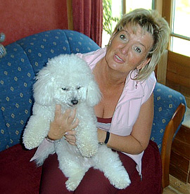 Bichon Frisé mit Züchterin Marion Schwenn